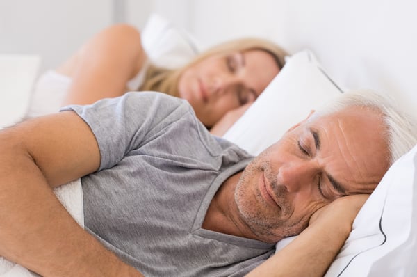 bigstock-Senior-man-and-woman-sleeping-calotren